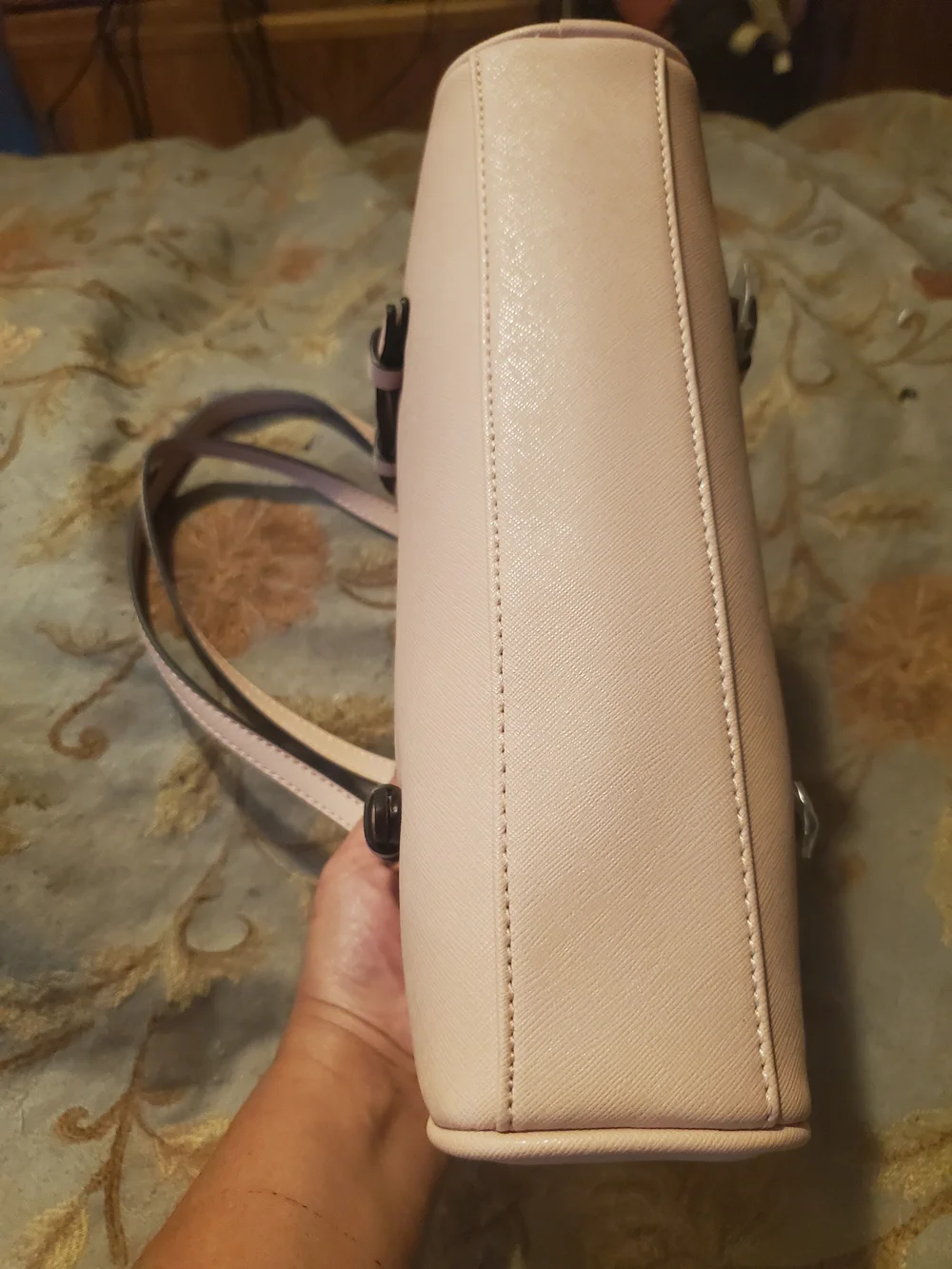 Guess chic tote